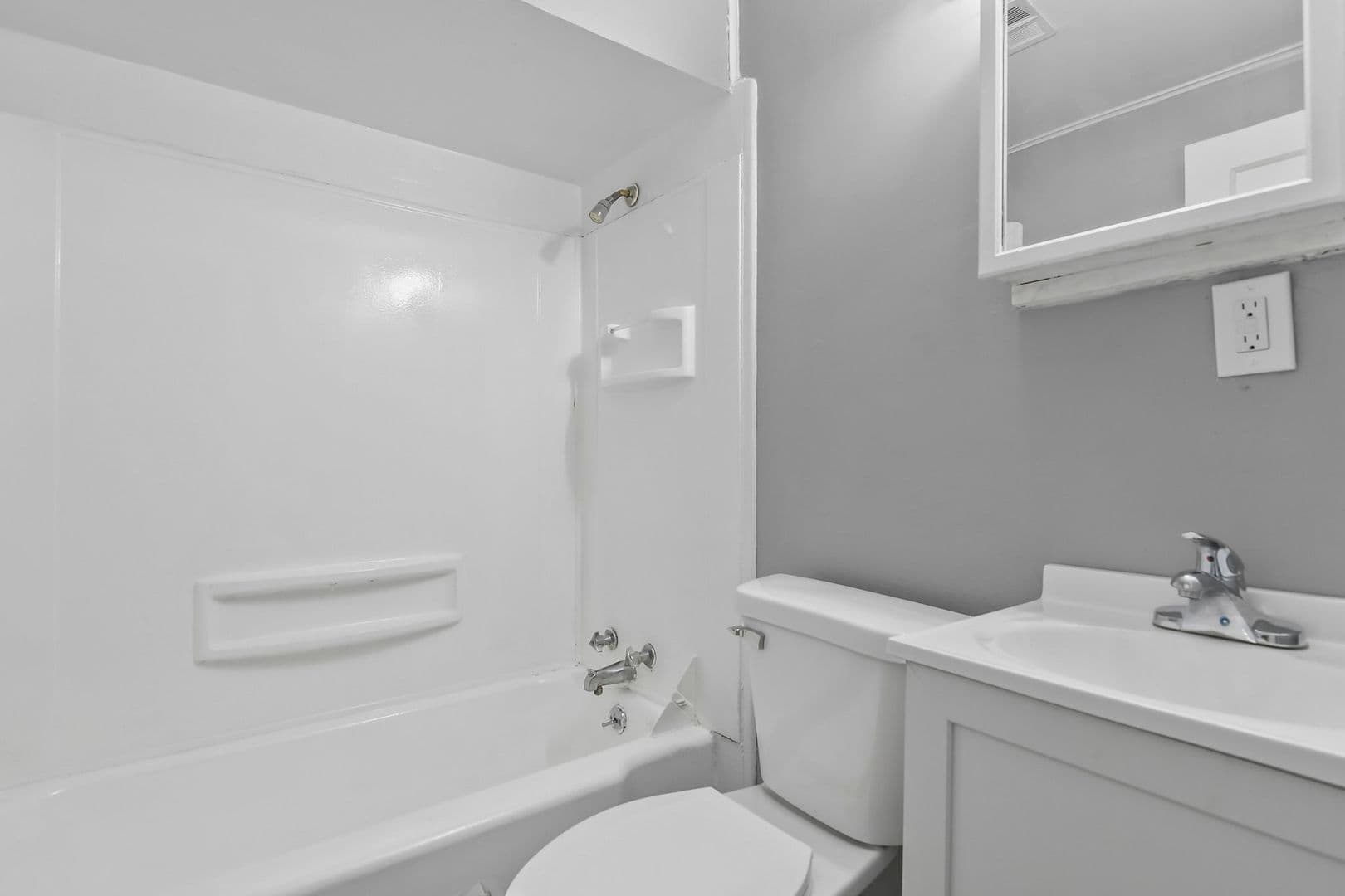 Springfield Apartment: 1301 Whittier Ave