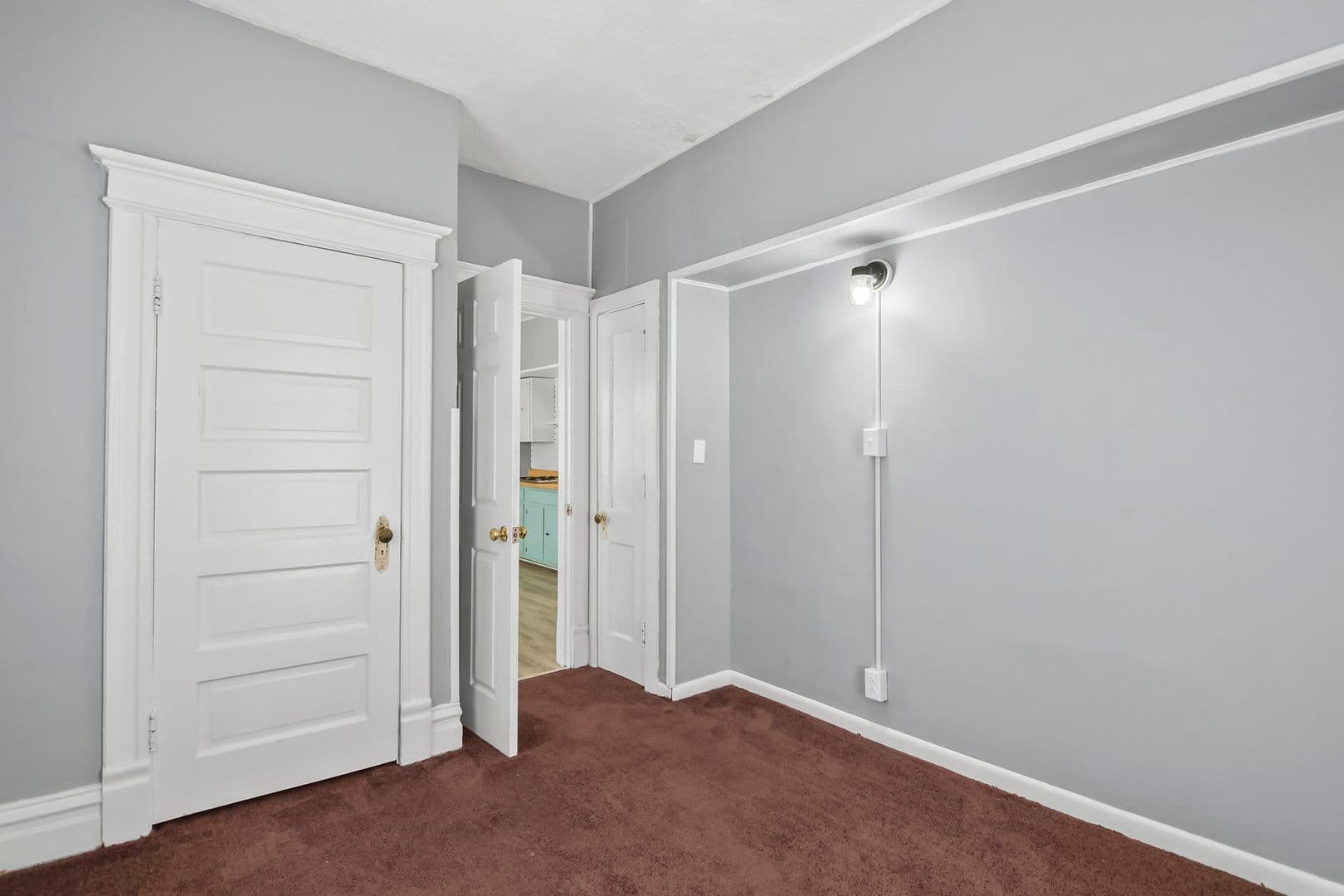 Springfield Apartment: 1301 Whittier Ave