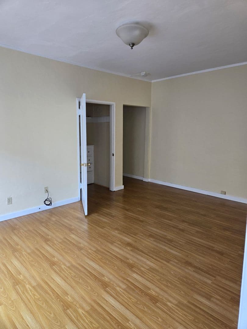 Oakland Apartment: 2422 8th Avenue