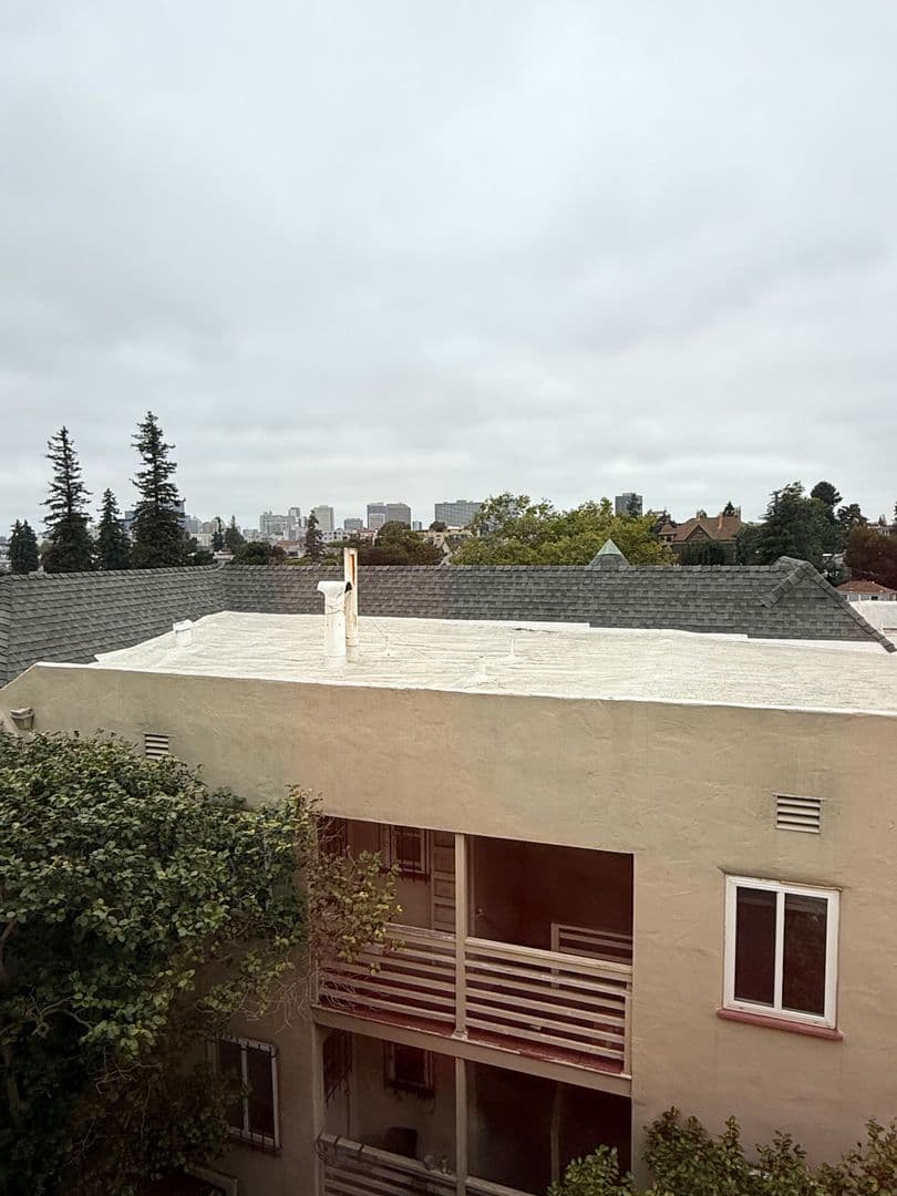 Oakland Apartment: 2201 Carroll Street