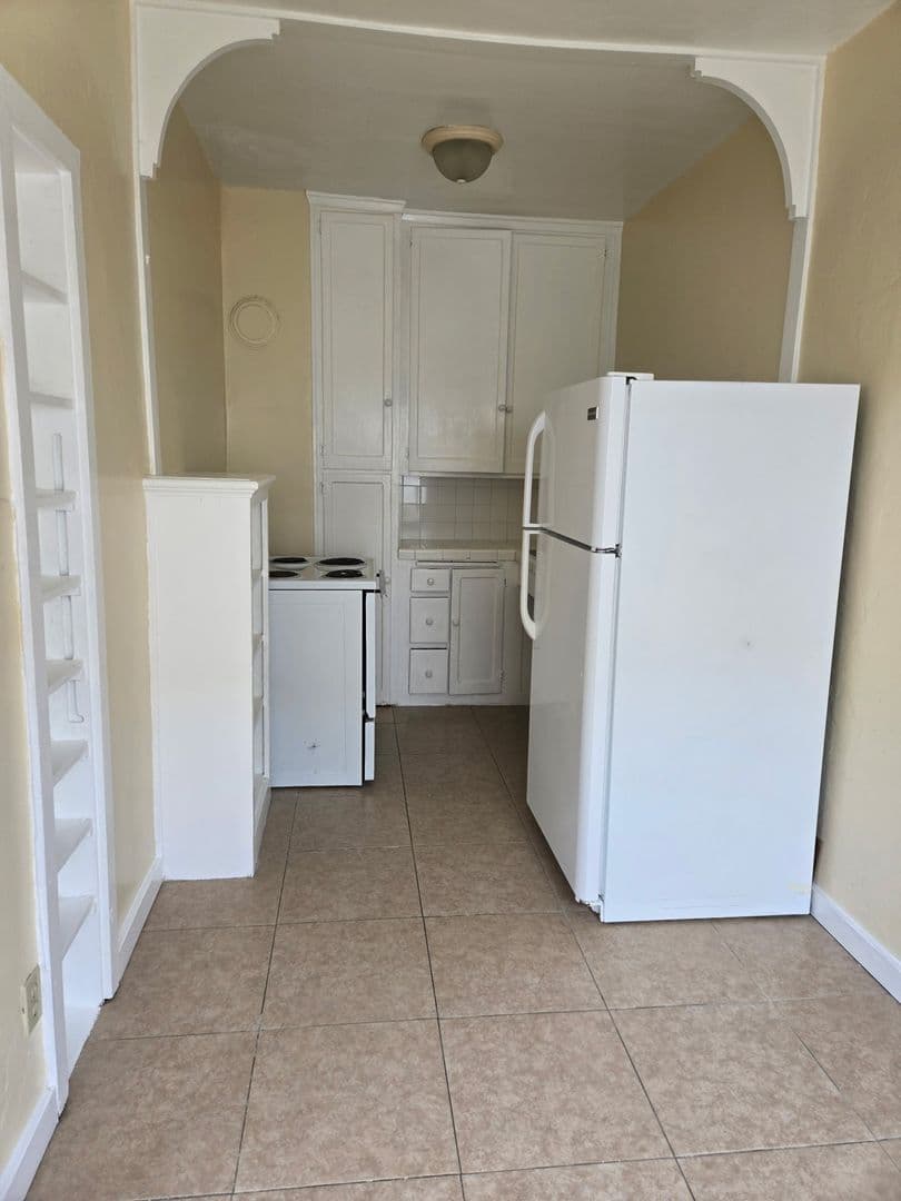 Oakland Apartment: 2422 8th Avenue