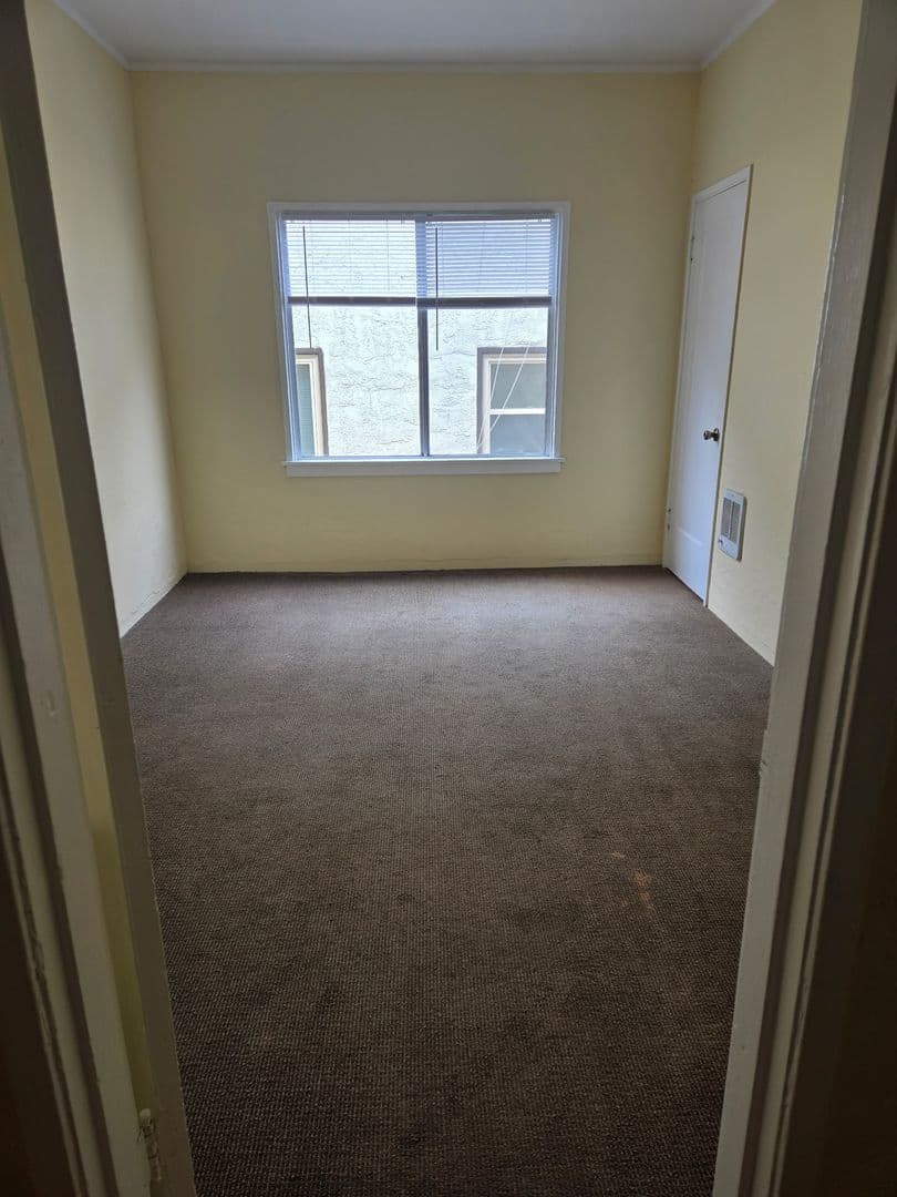 Oakland Apartment: 2422 8th Avenue