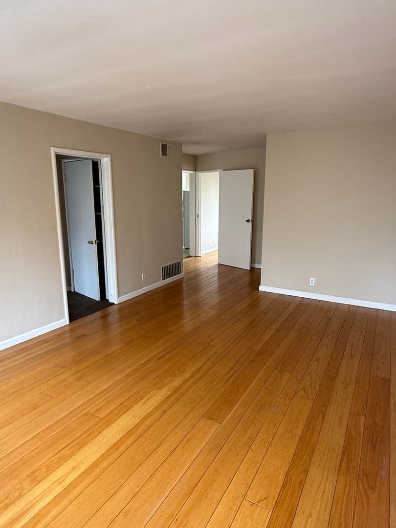 Oakland Apartment: 2201 Carroll Street