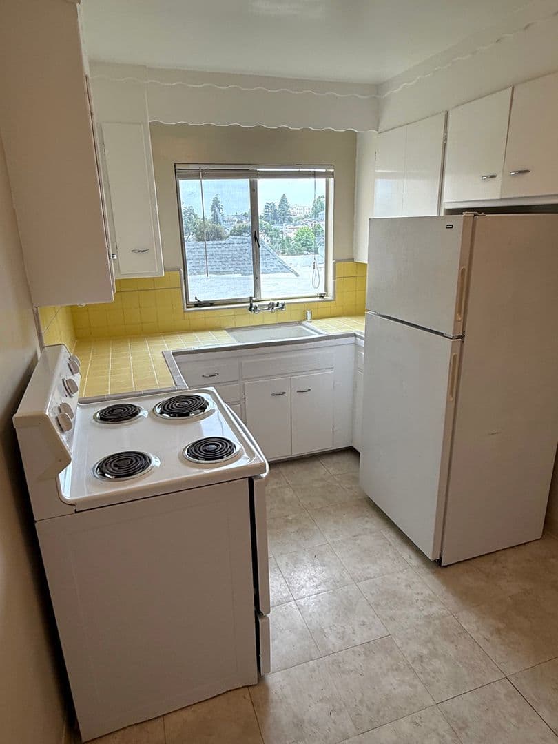 Oakland Apartment: 2201 Carroll Street