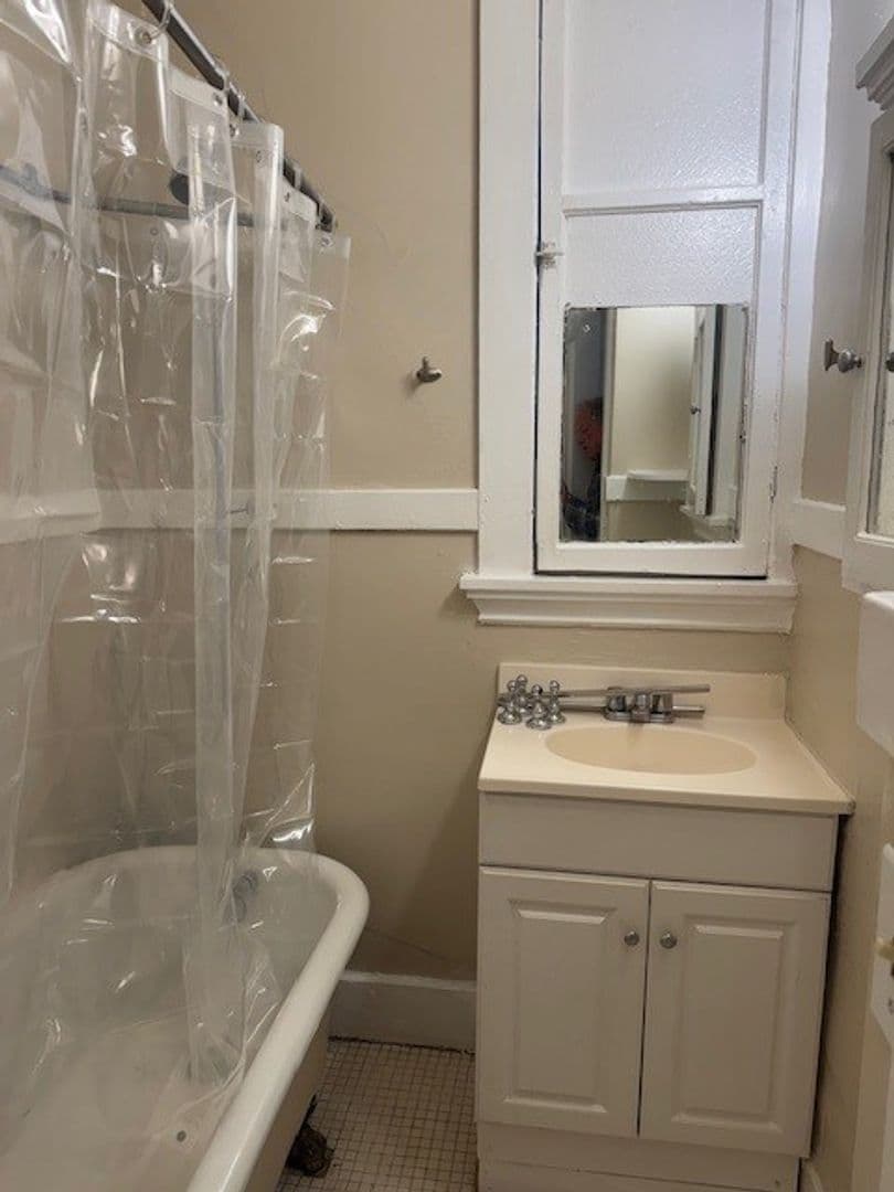 Oakland Apartment: 1515 Alice Street