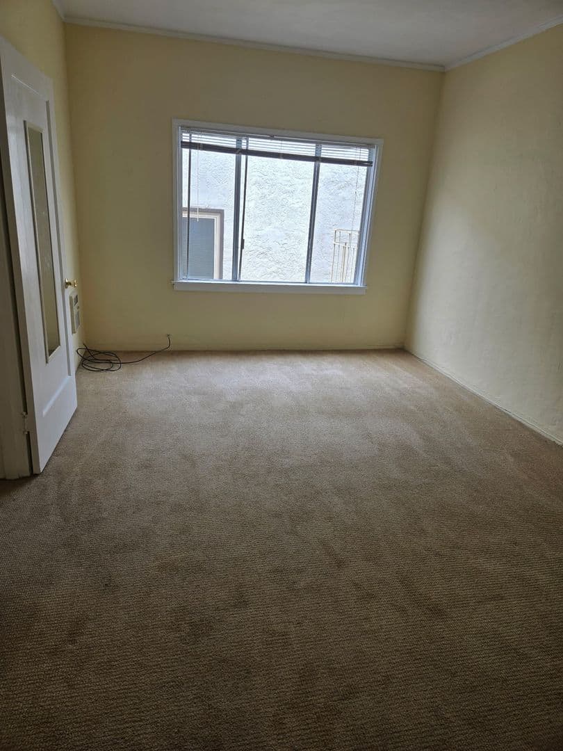 Oakland Apartment: 2422 8th Avenue