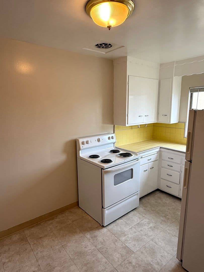 Oakland Apartment: 2201 Carroll Street