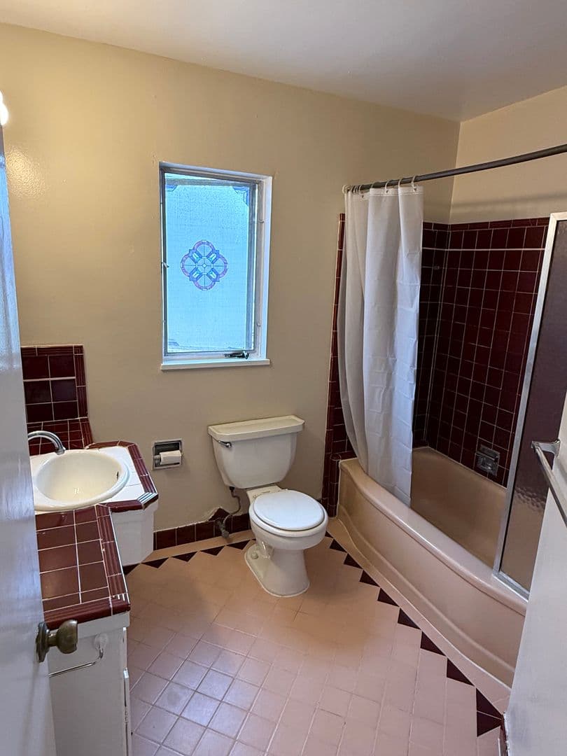 Oakland Apartment: 2201 Carroll Street