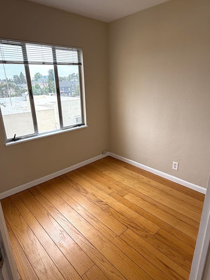 Oakland Apartment: 2201 Carroll Street