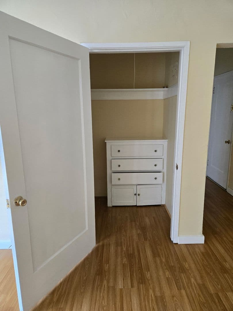 Oakland Apartment: 2422 8th Avenue