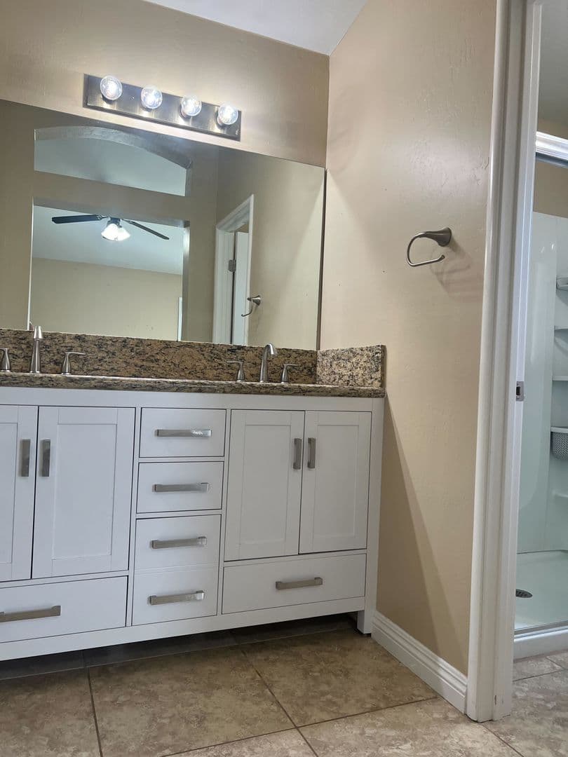 Bakersfield House: 4326 Stride Way