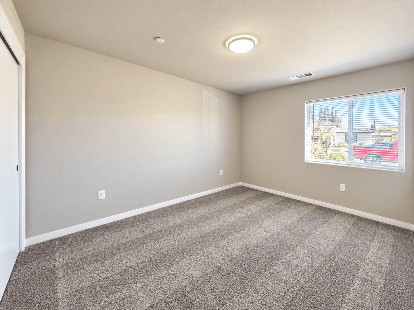 Bakersfield House: 618 Poinsettia