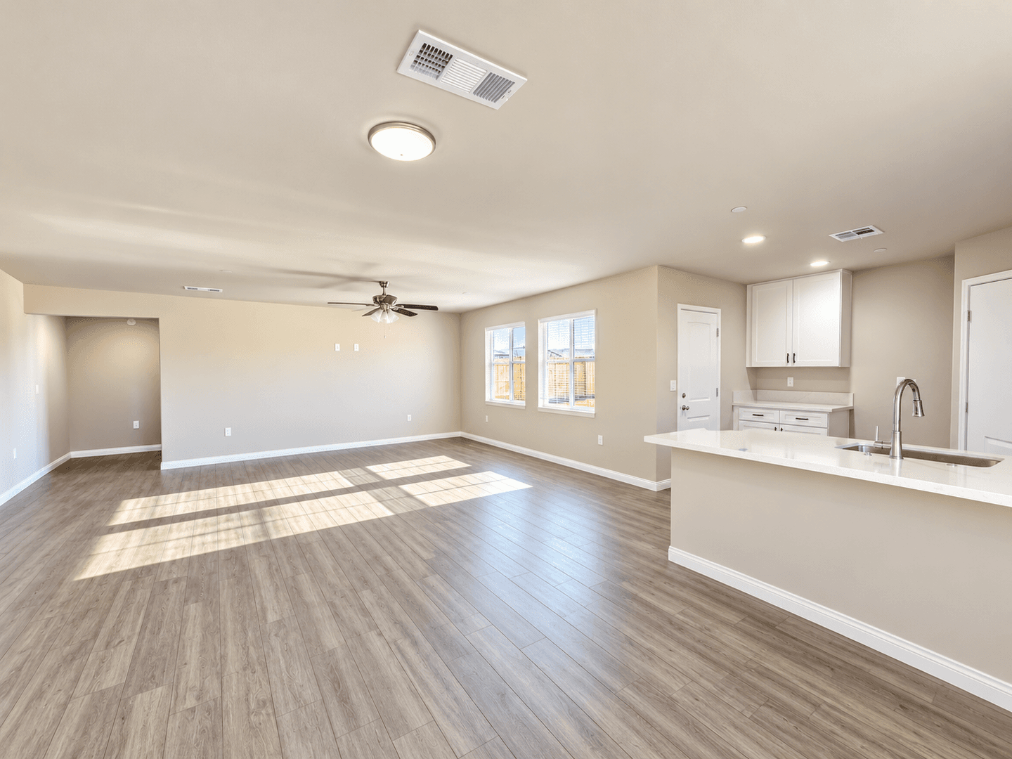 Bakersfield House: 618 Poinsettia