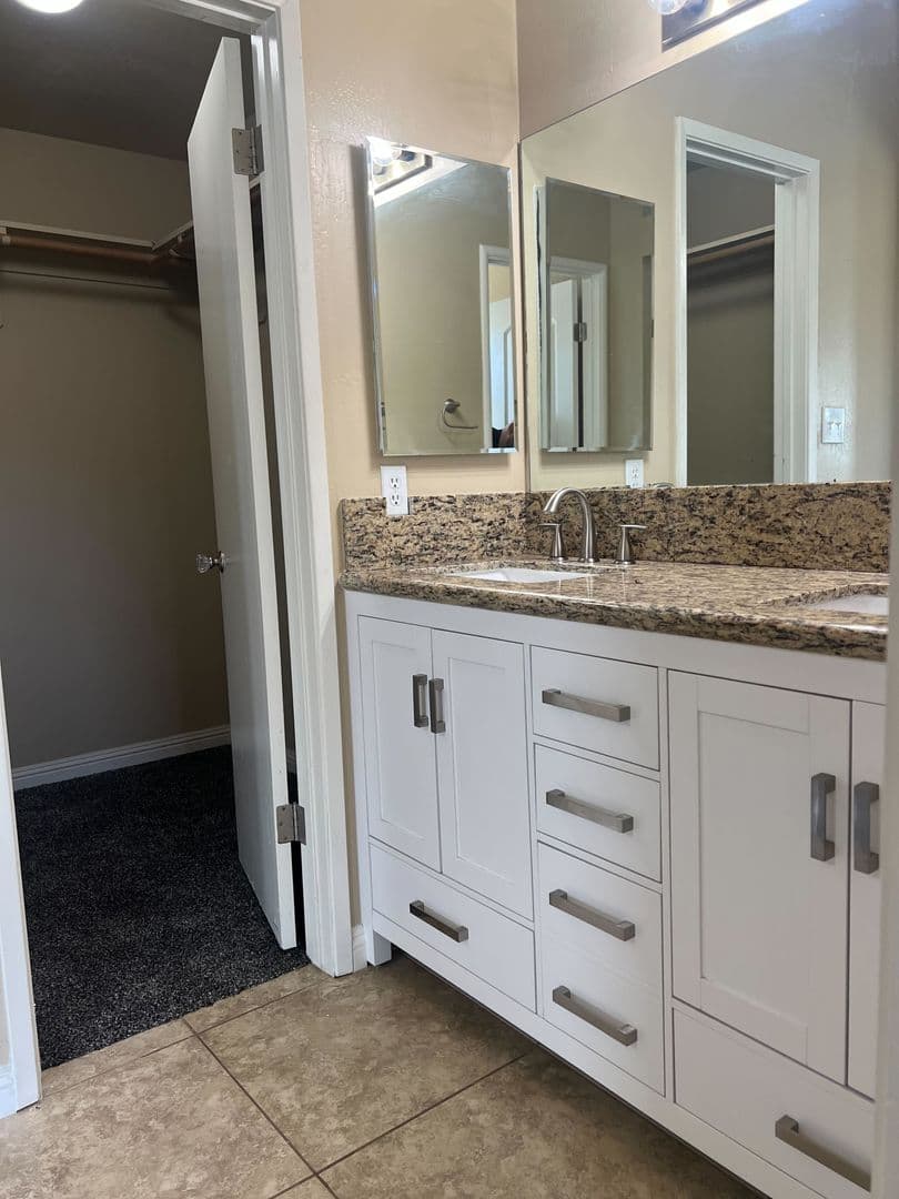 Bakersfield House: 4326 Stride Way