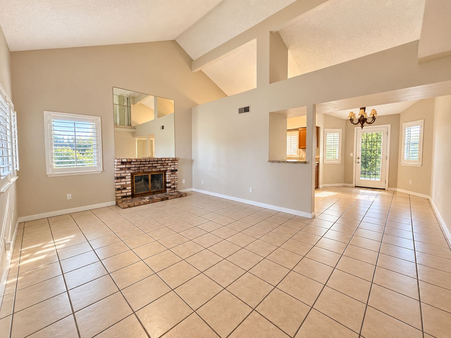 Bakersfield House: 2204 Butterfield Ave