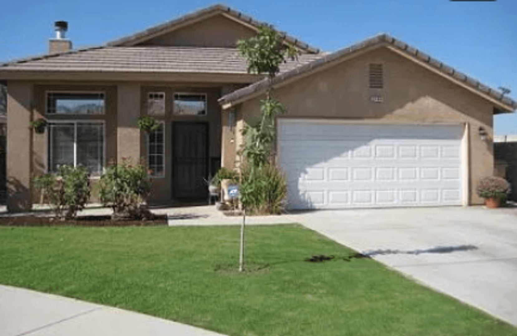 Bakersfield House: 2700 Silver Shore Lane