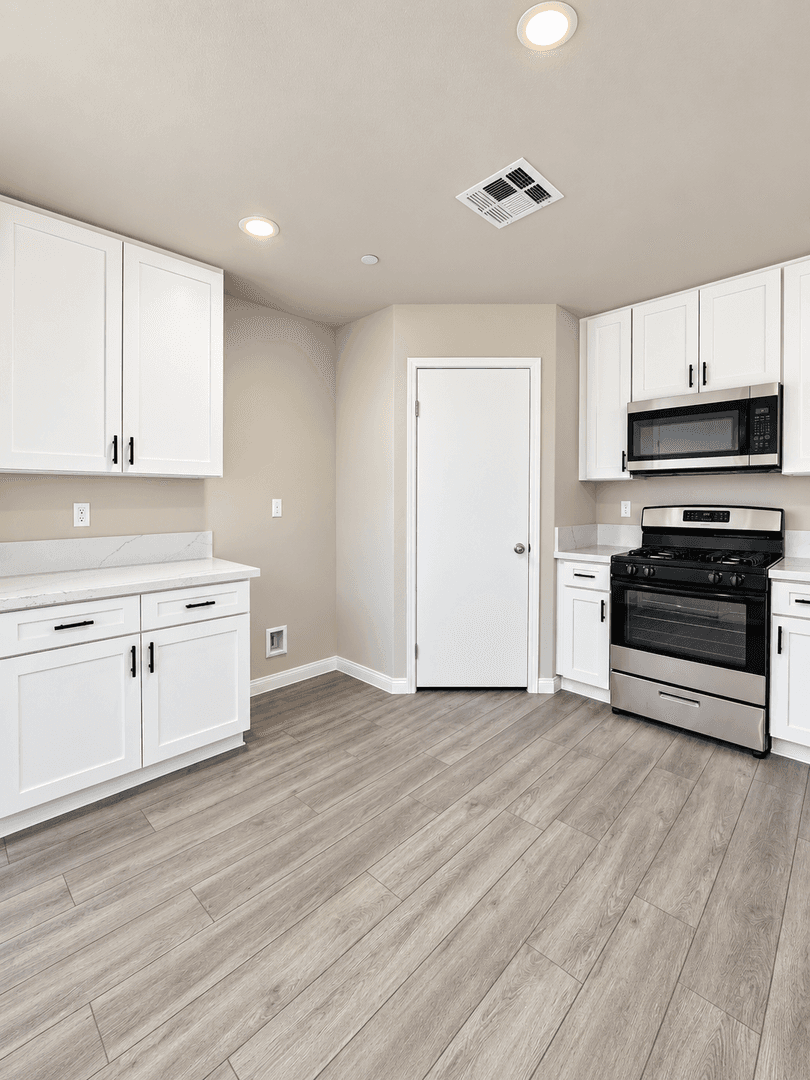Bakersfield House: 618 Poinsettia