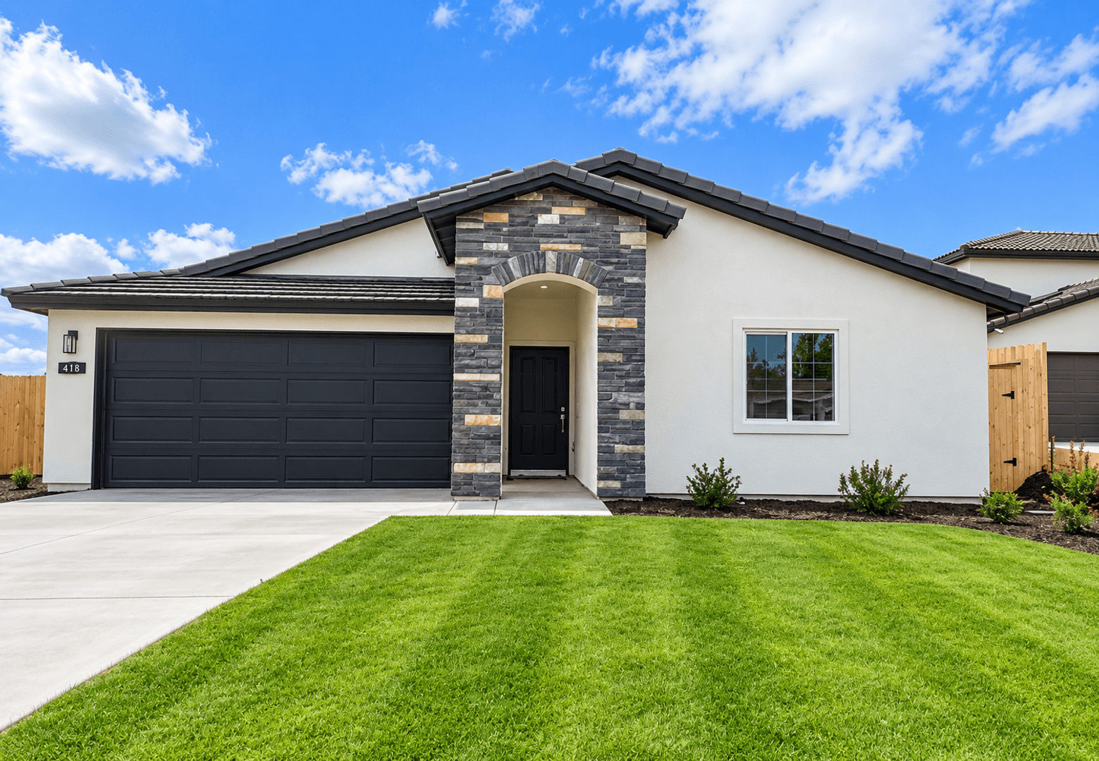 Bakersfield House: 618 Poinsettia