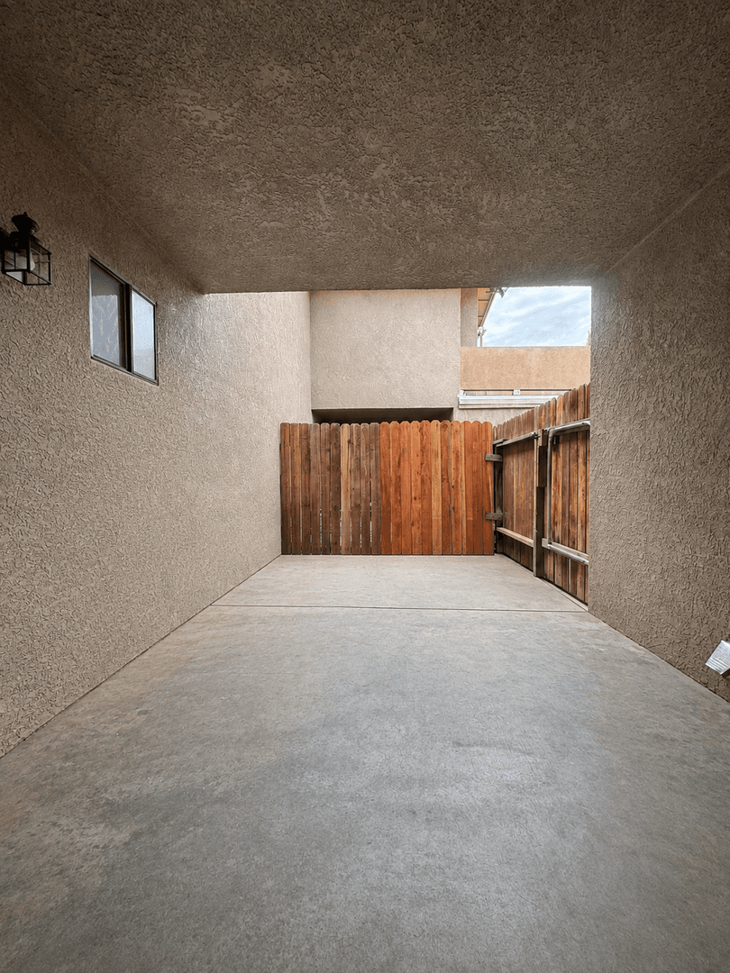 Bakersfield House: 510 Real Road Apt 36