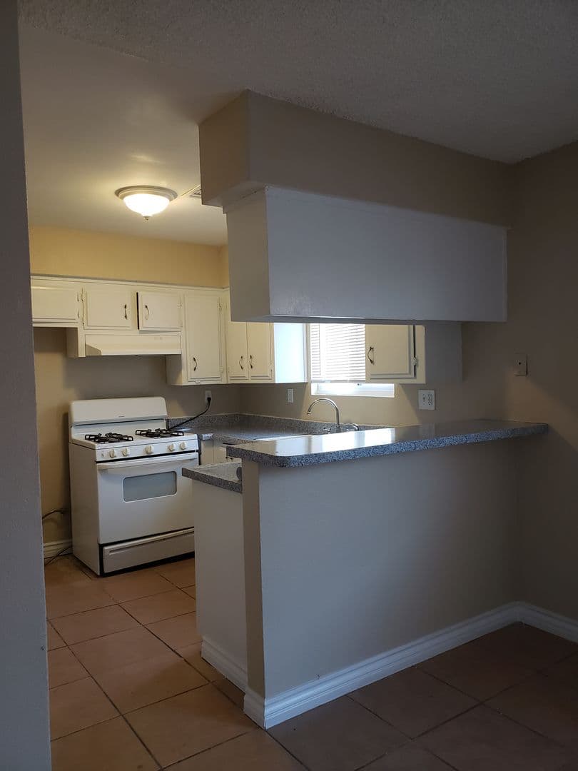 Bakersfield Apartment: 1107 L Street