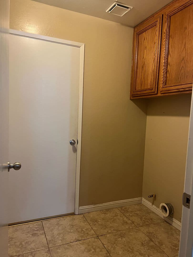 Bakersfield House: 4326 Stride Way