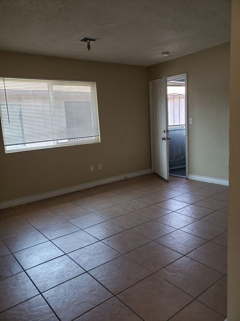 Bakersfield Apartment: 1107 L Street
