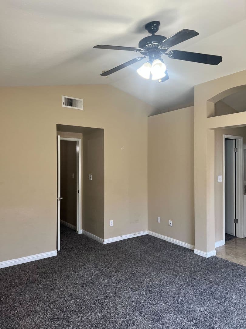 Bakersfield House: 4326 Stride Way