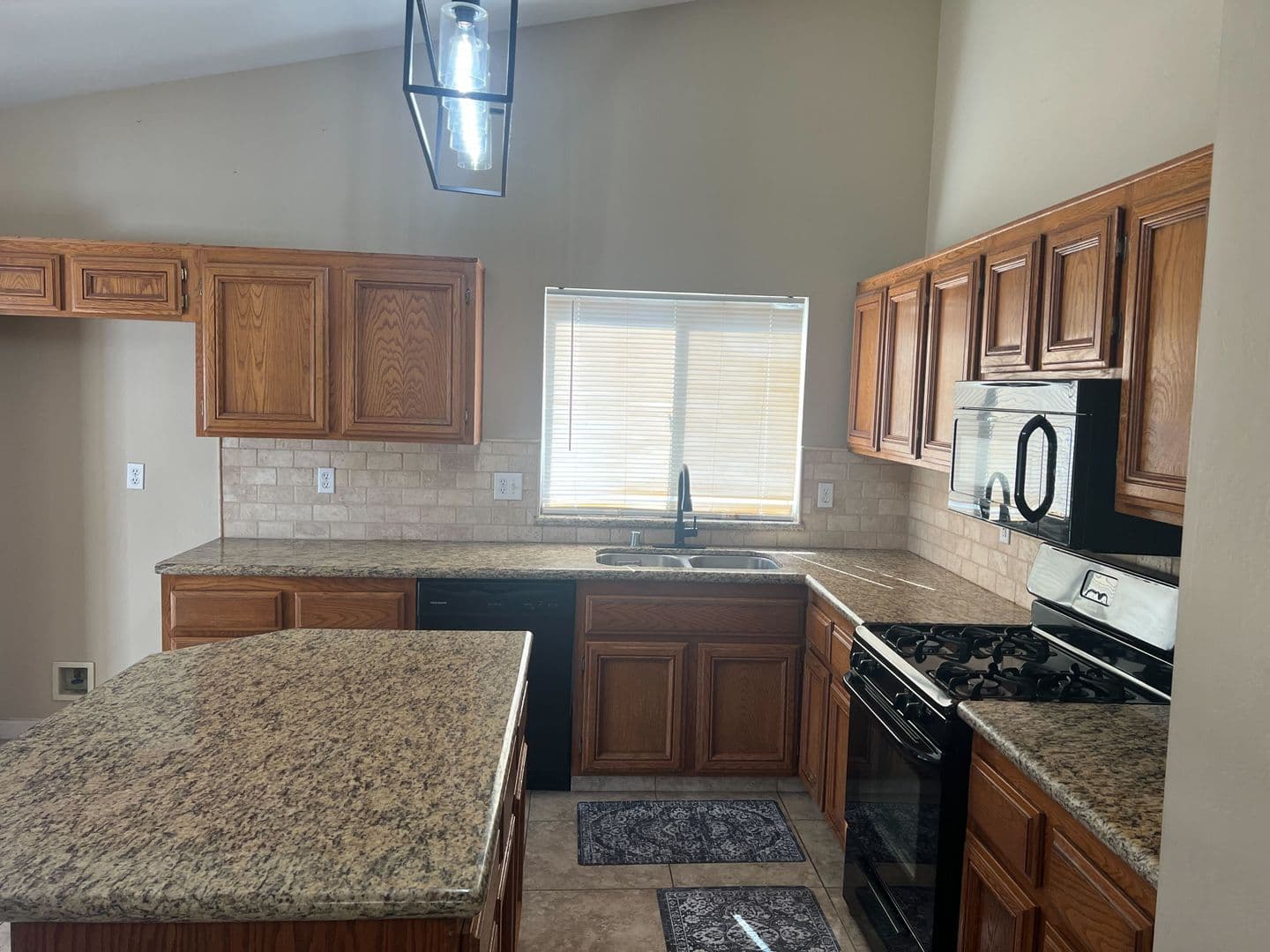 Bakersfield House: 4326 Stride Way