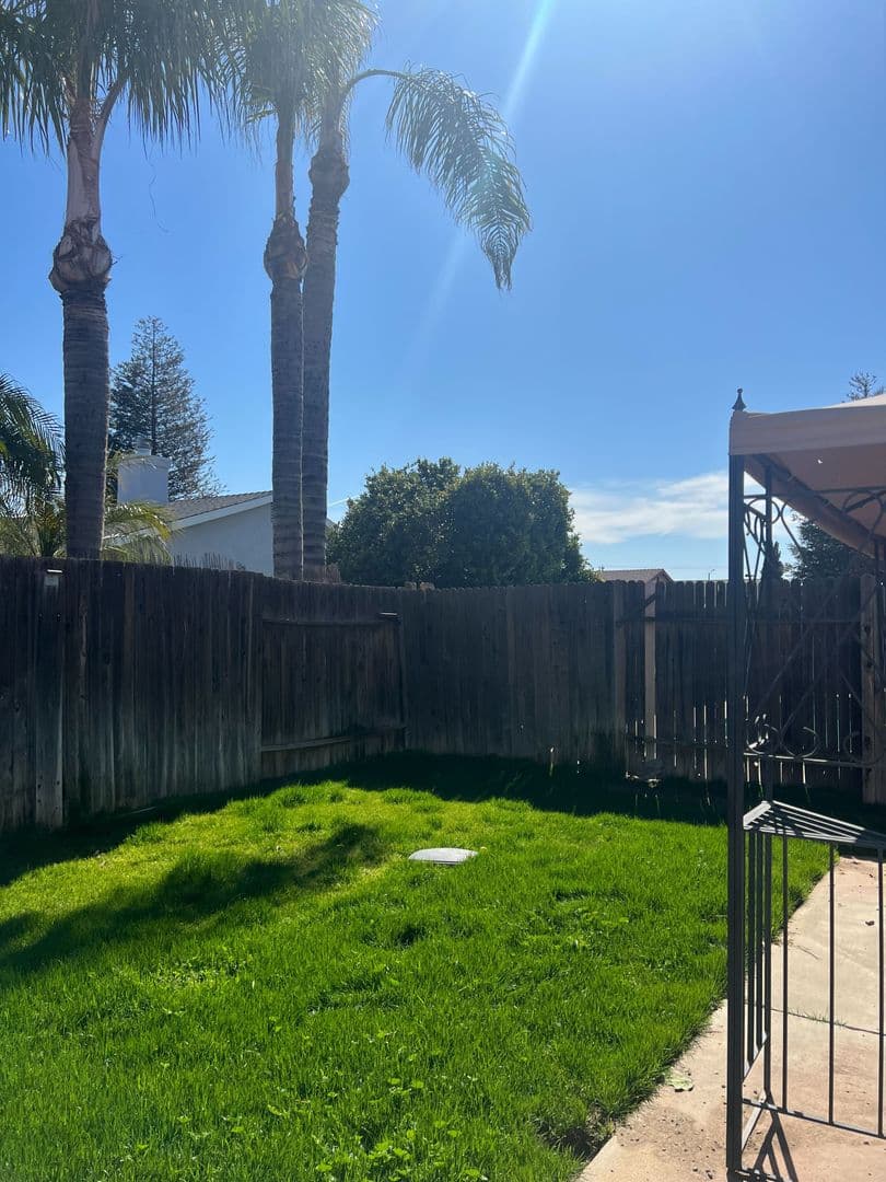 Bakersfield House: 4326 Stride Way