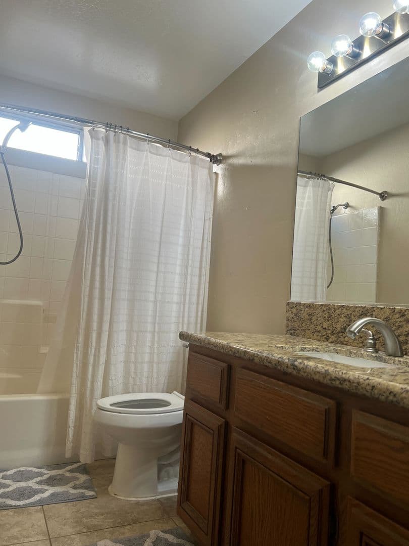 Bakersfield House: 4326 Stride Way