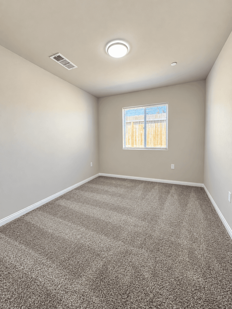 Bakersfield House: 618 Poinsettia