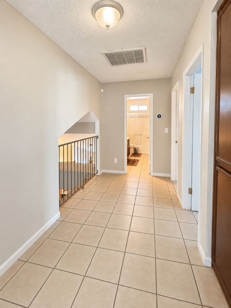 Bakersfield House: 2204 Butterfield Ave