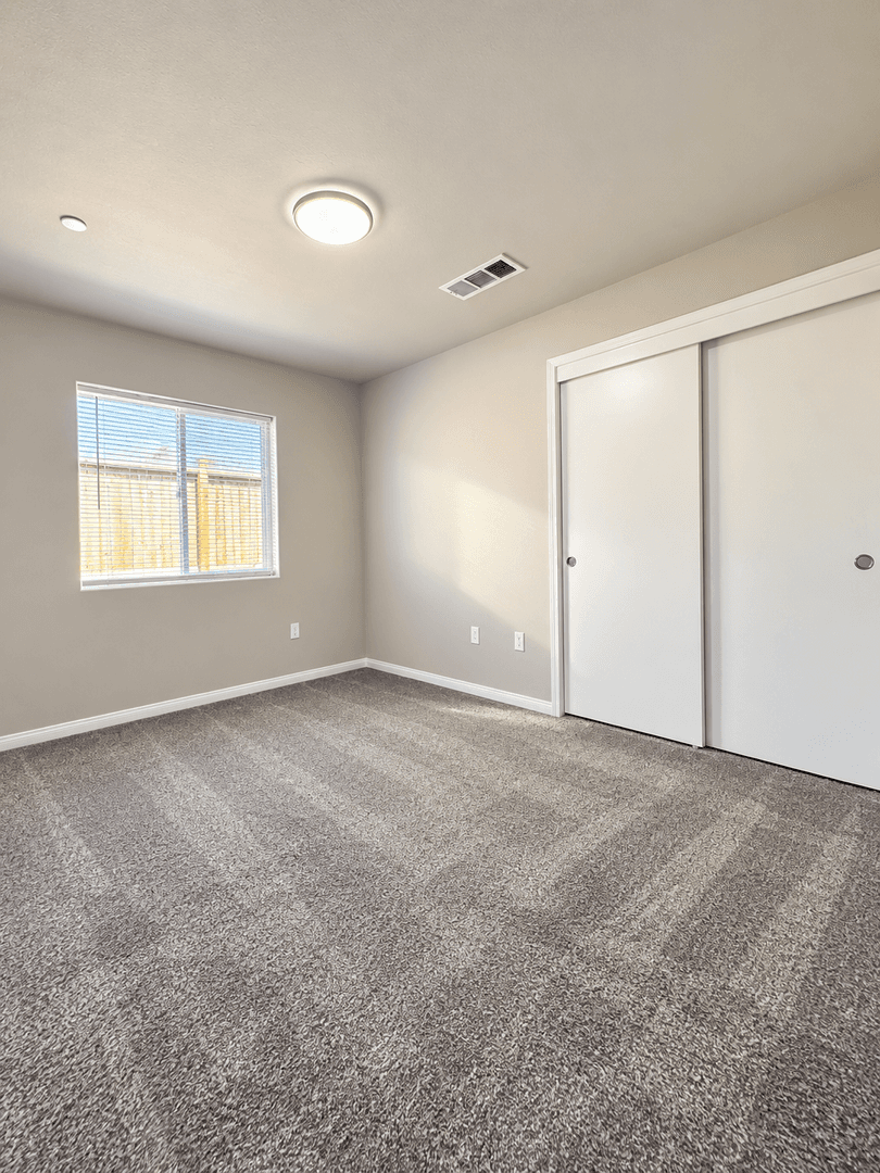 Bakersfield House: 618 Poinsettia