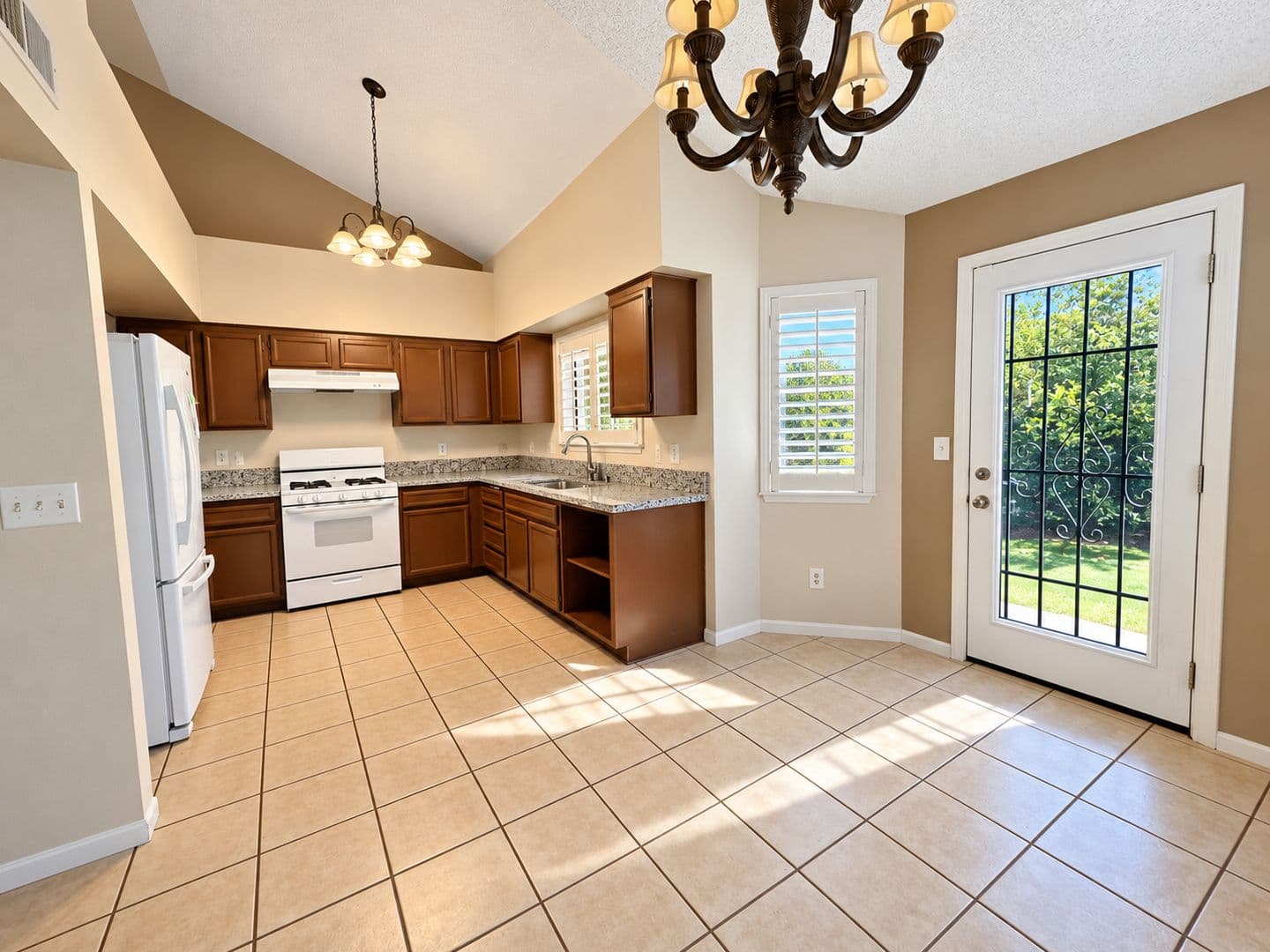 Bakersfield House: 2204 Butterfield Ave