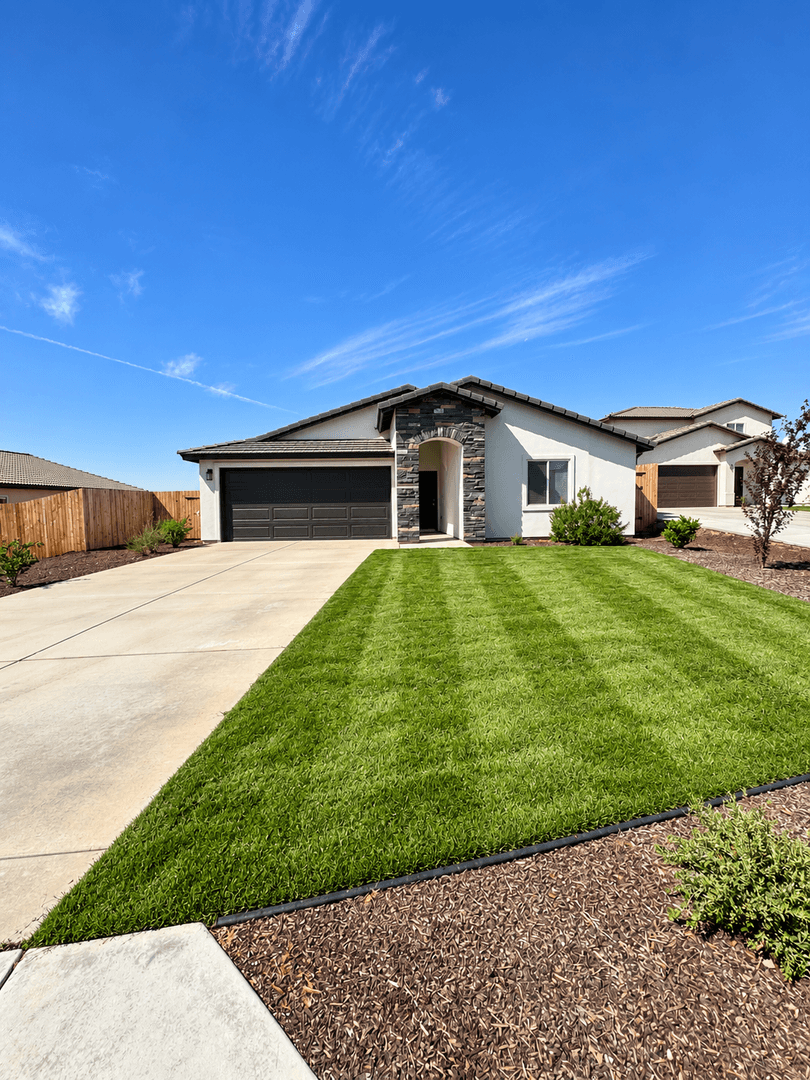Bakersfield House: 618 Poinsettia