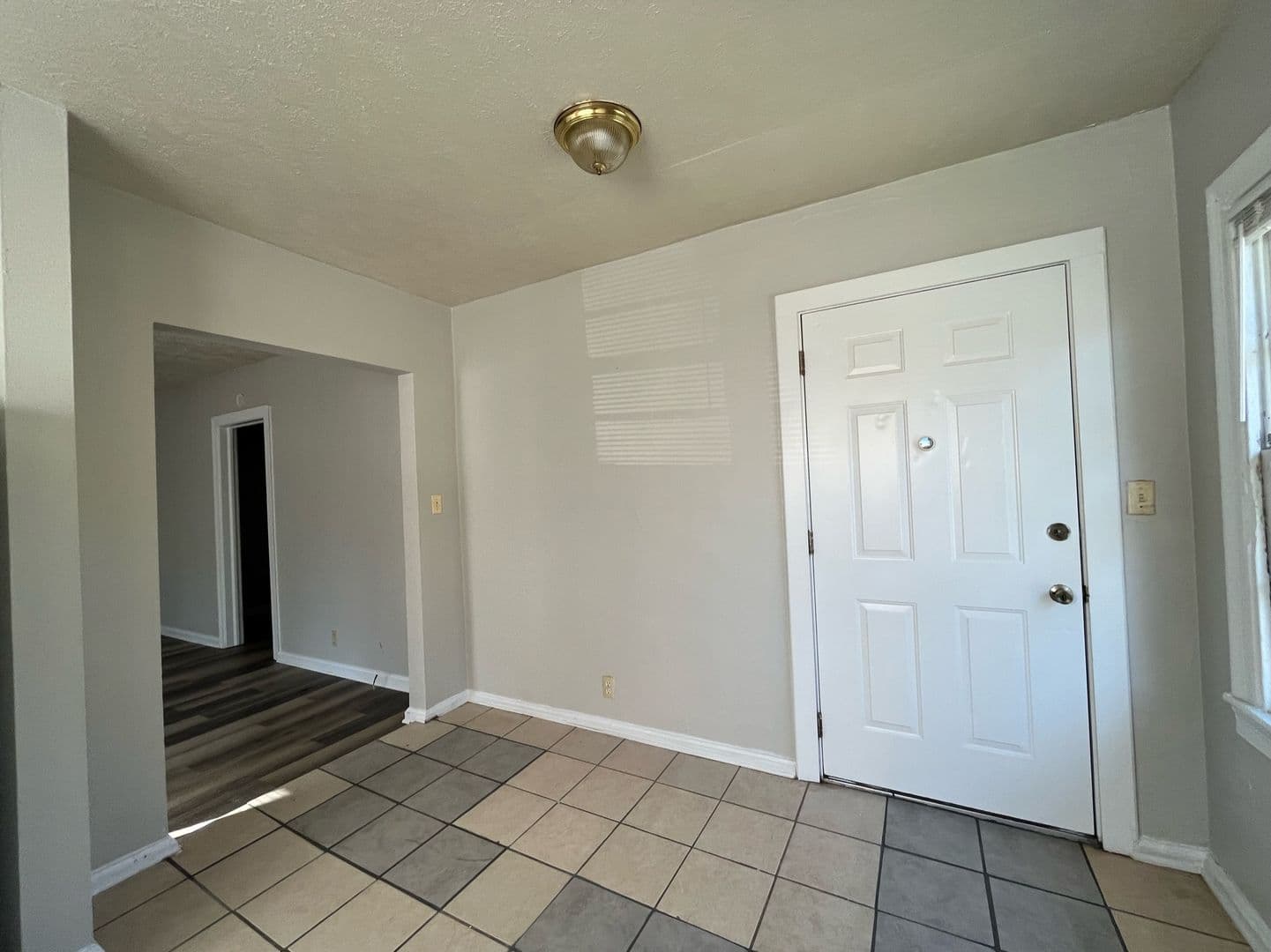 Columbus Apartment: 4317 Third Avenue