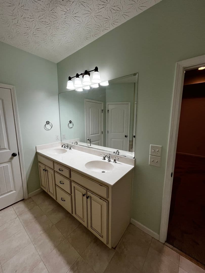 Columbus House: 7013 Imperial Way