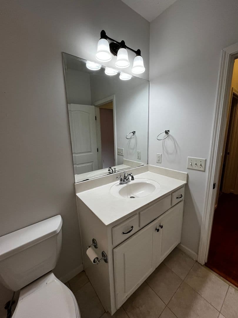 Columbus House: 7013 Imperial Way