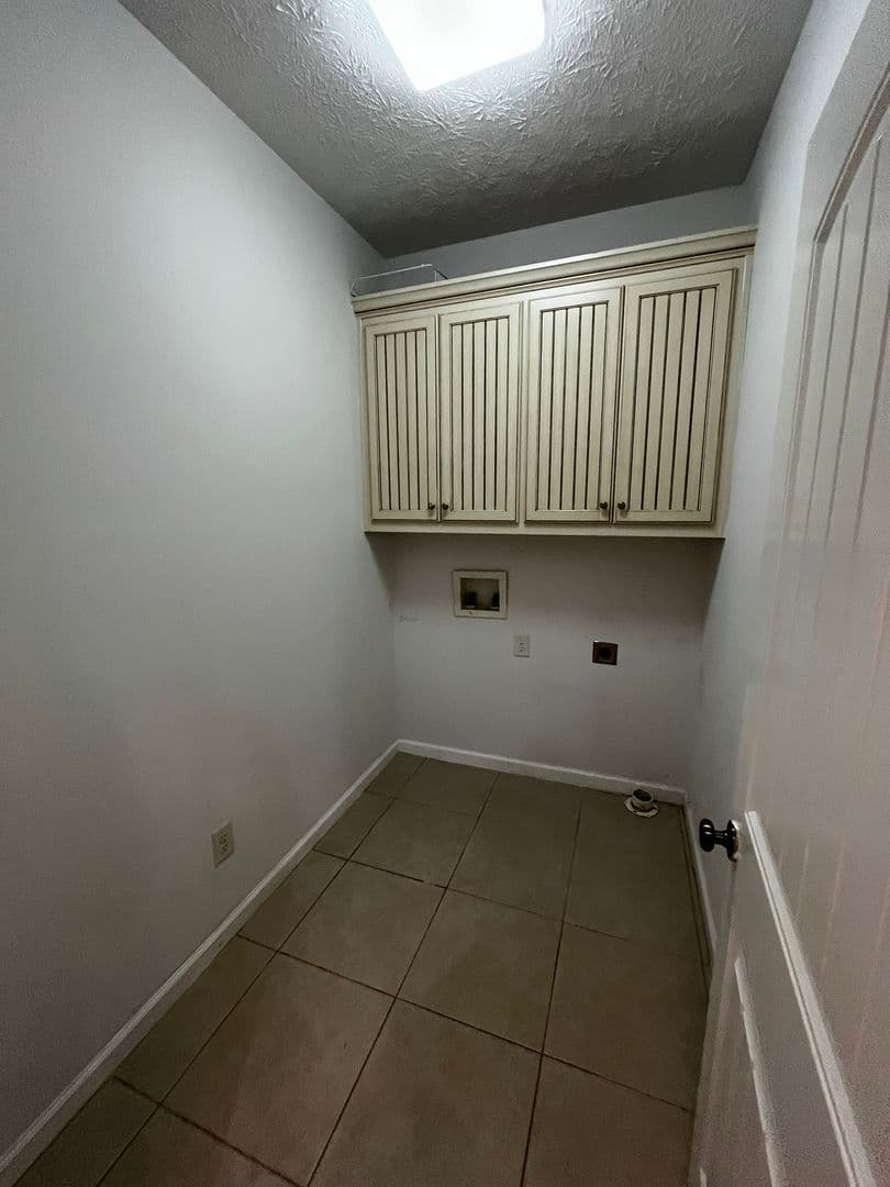Columbus House: 7013 Imperial Way