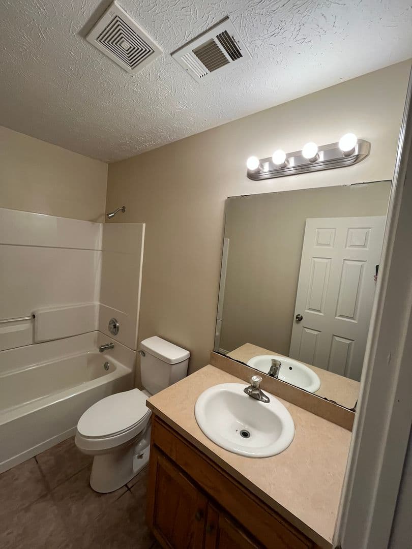 Columbus Apartment: 1346 Buena Vista Road