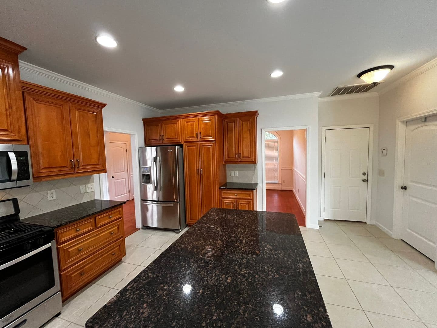 Columbus House: 7013 Imperial Way