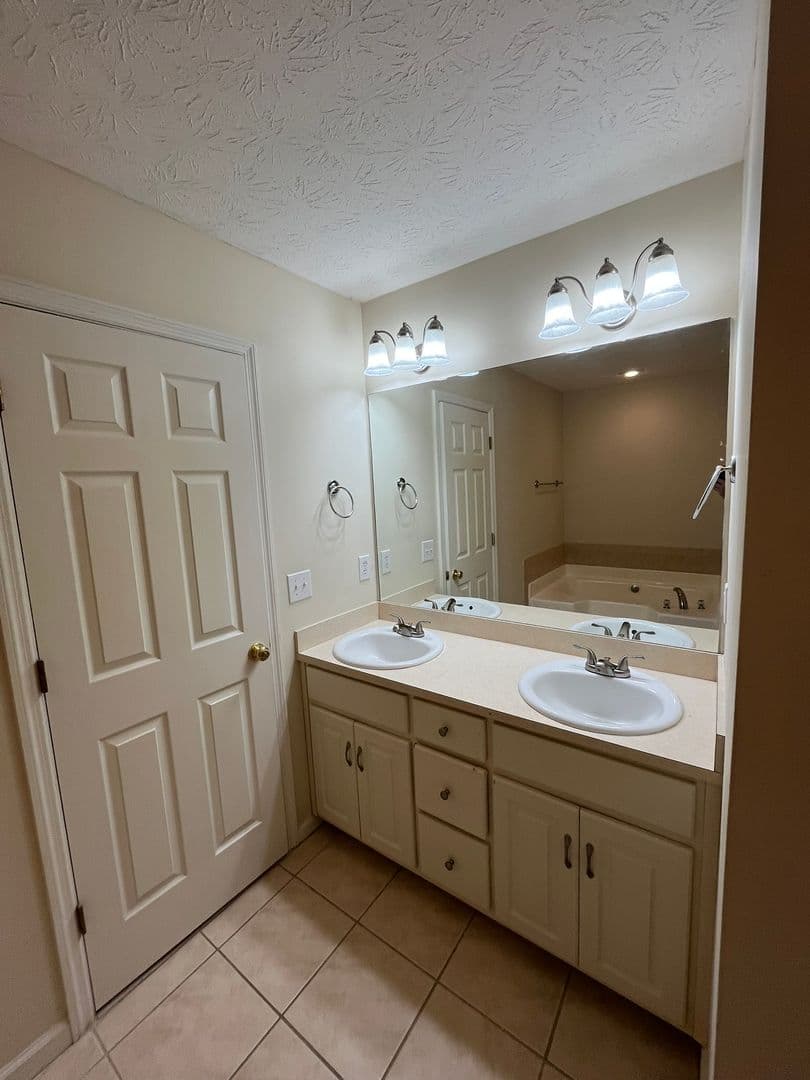 Hamilton House: 130 Mobley Court
