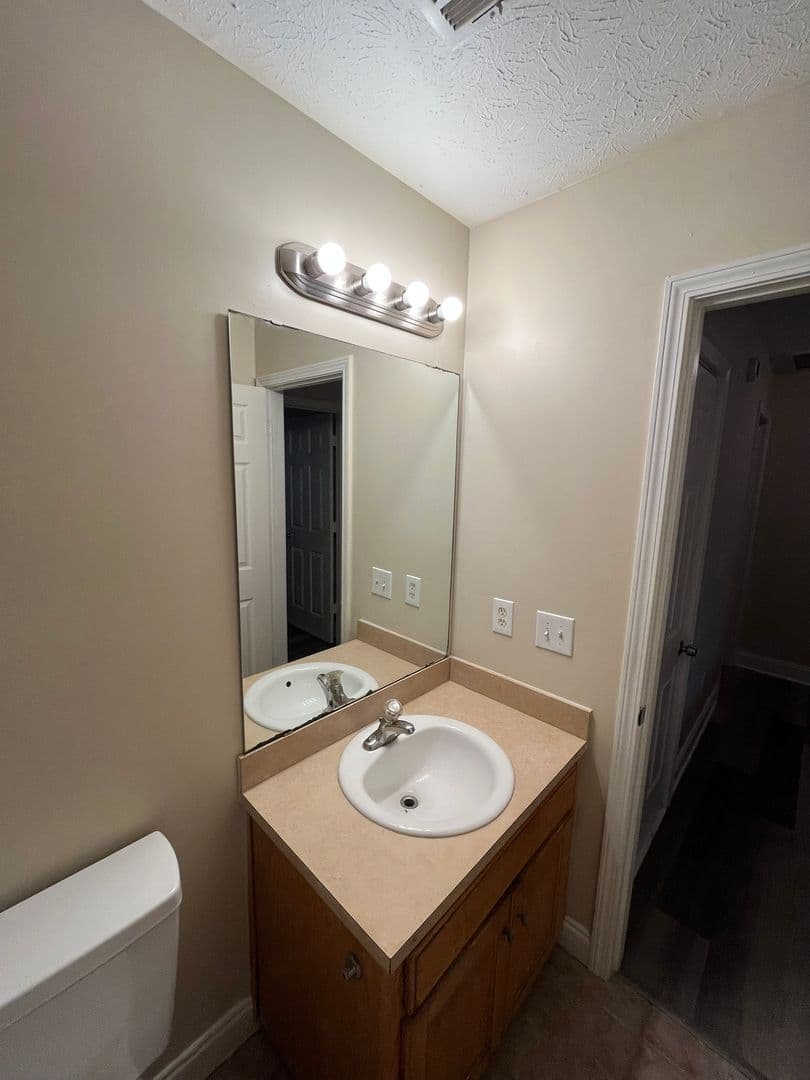 Columbus Apartment: 1346 Buena Vista Road