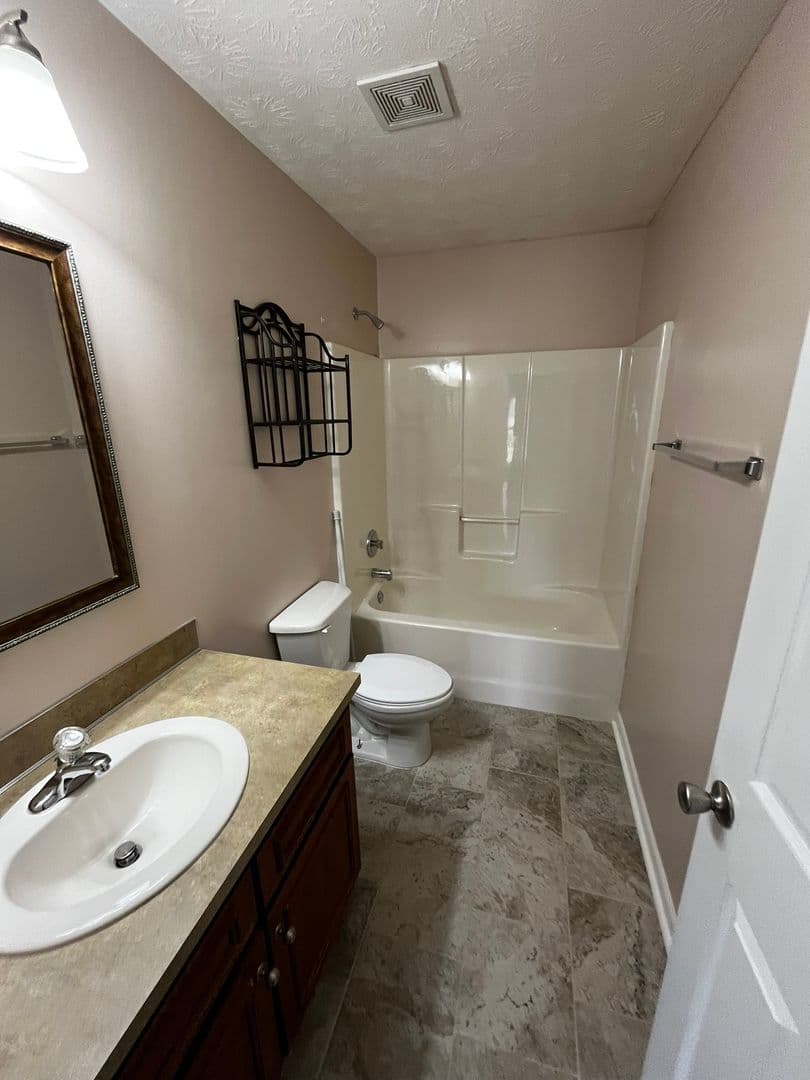 Phenix City House: 822 Lee Road 213