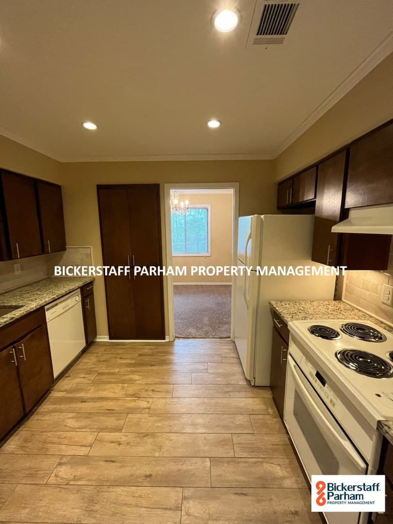 Columbus House: 4312 Old Macon Rd #8