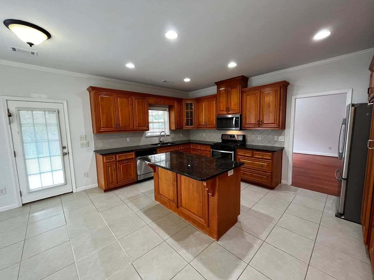 Columbus House: 7013 Imperial Way
