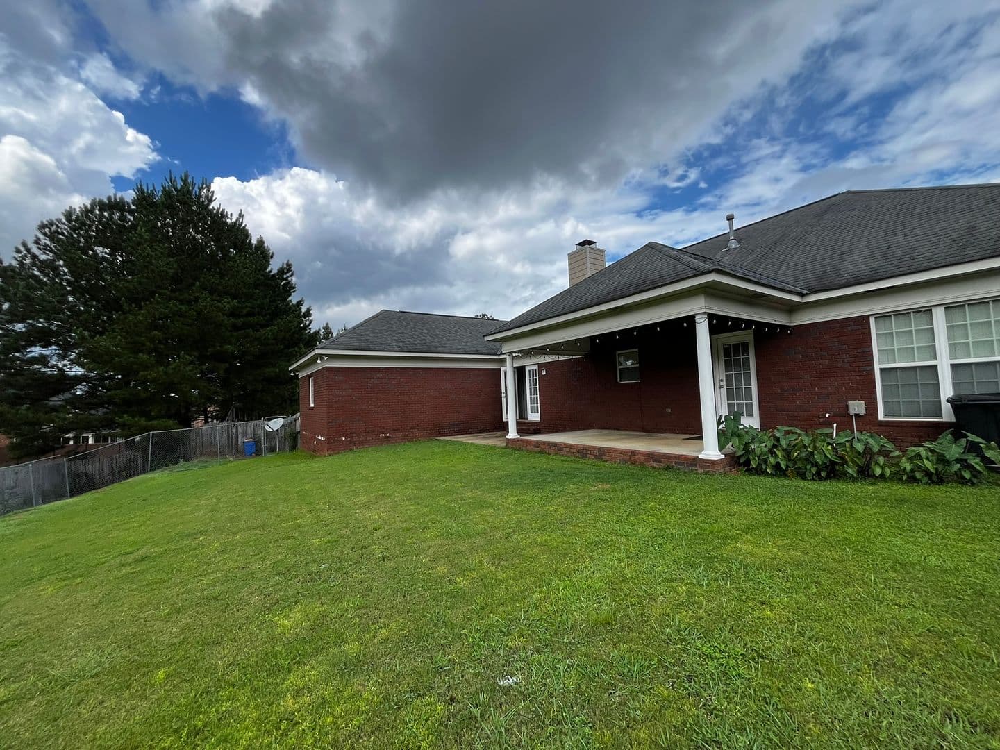 Columbus House: 7013 Imperial Way