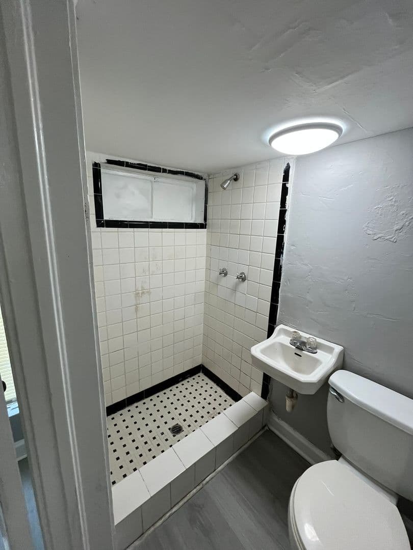 Columbus Apartment: 2931 Howard Avenue