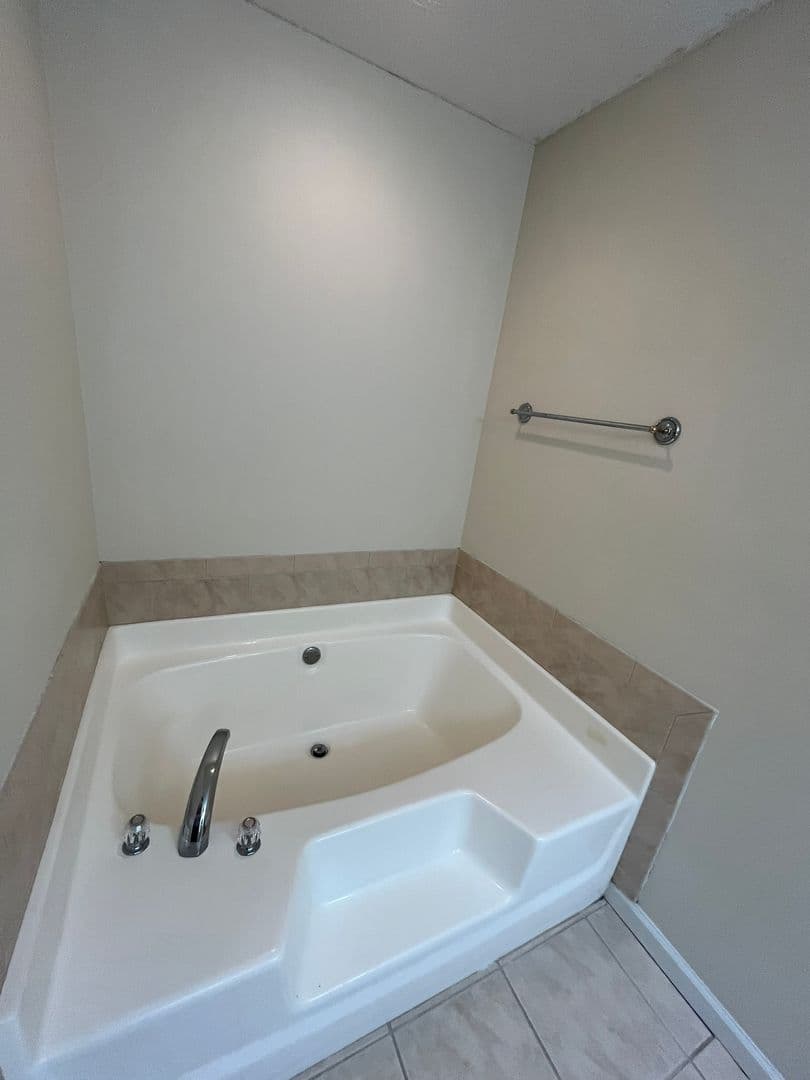 Hamilton House: 130 Mobley Court