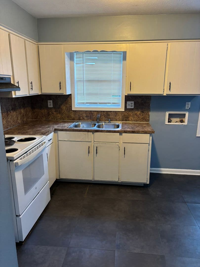 Columbus House: 4518 Moline Avenue